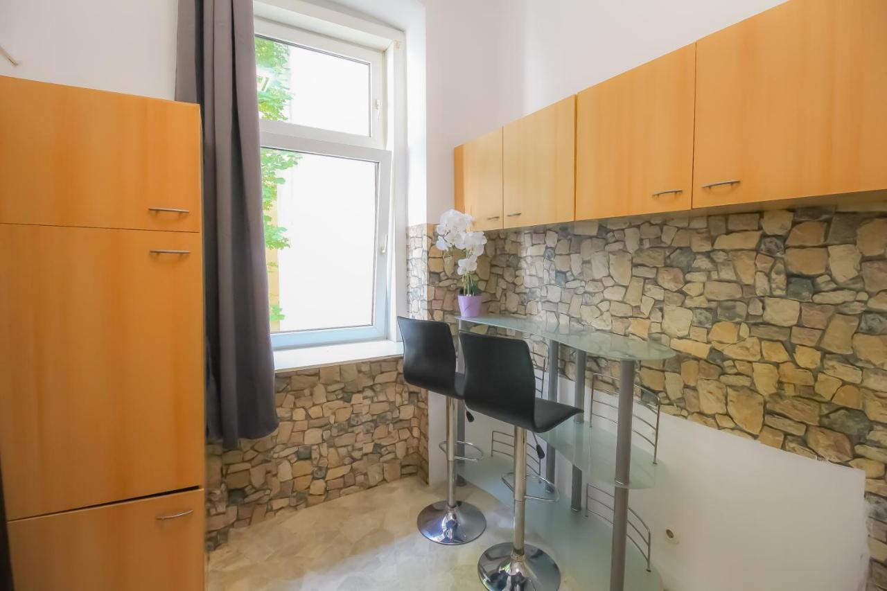 Ss Family 3 Bedroom Apartment In Praterstern Area Dw8 Виена Екстериор снимка
